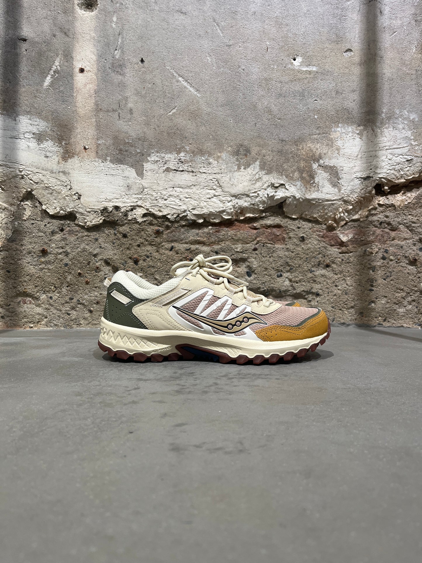 Grid Peak - Tan / Chino Green