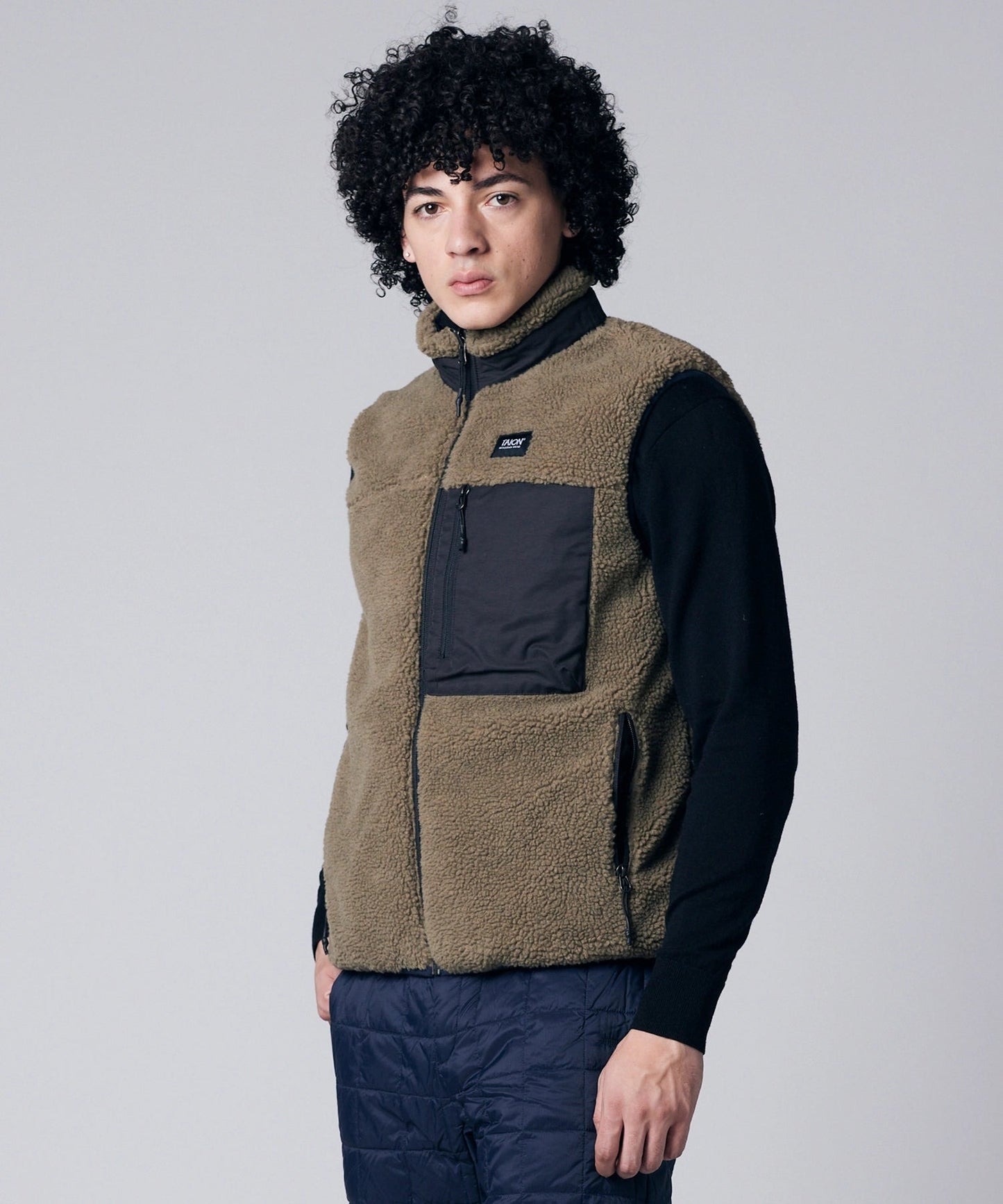 Mountain Reversible - Down x Light Boa Hi Neck Vest - D.Navy x D.Beige