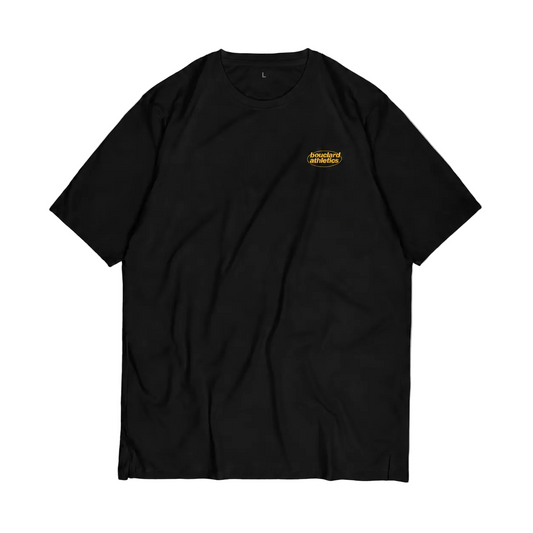 T-shirt Bouclard Athletics noir, petit logo doré, packshot corrigé